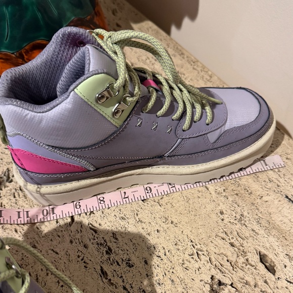 NWOB UGG®Highland High Top Heritage Hiking Boot. MSRP $120 - Picture 7 of 16